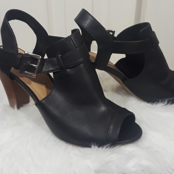 FIONI Clothing Shoes - Black opened toe booties